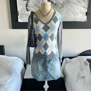 Argyle knit sweater with a V-neckline